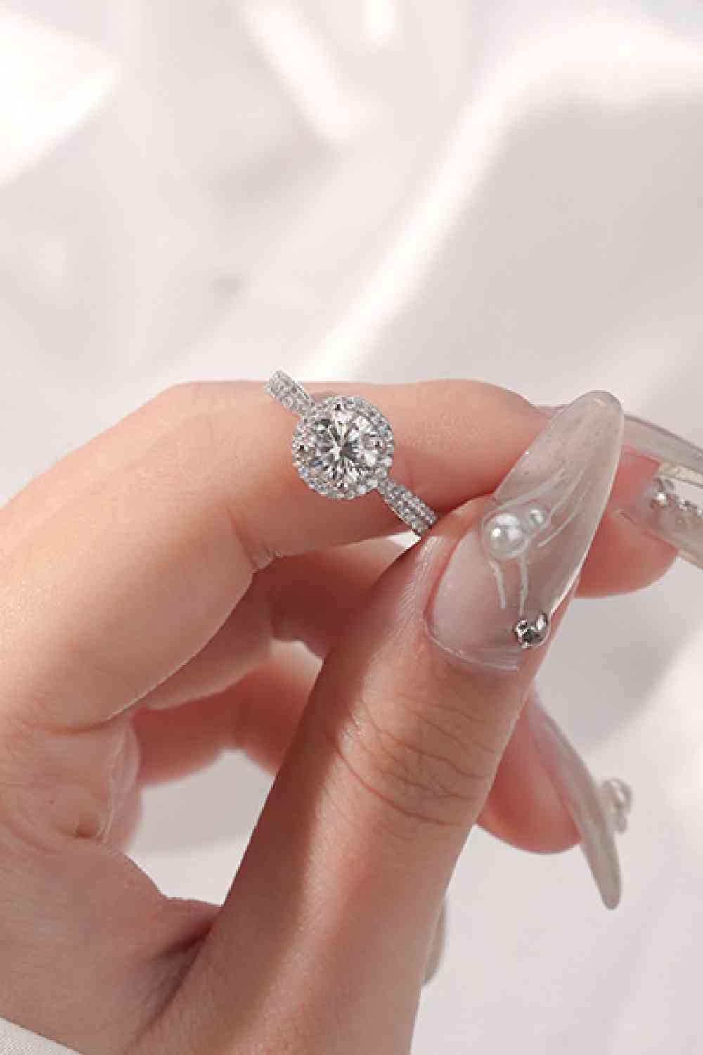 1 Carat Moissanite Round Shape Ring